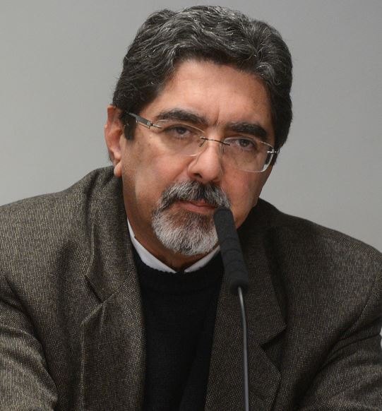 UBIRATAN DE PAULA SANTOS